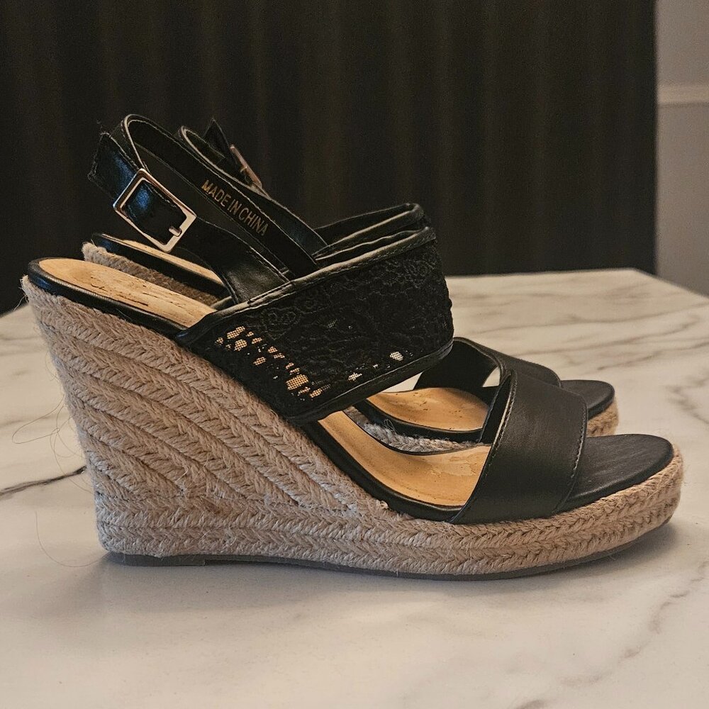 NEW Le Château wedge sandals , black , size 8